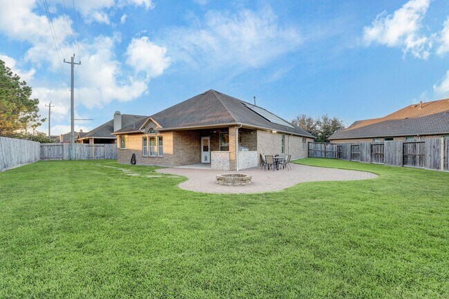 Building Photo - 632 Pedernales St
