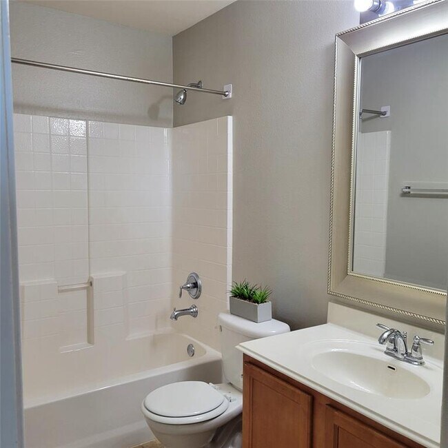 Building Photo - 4228 Rolling Water Dr