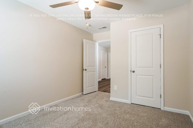 Building Photo - 800 Holiday Pk Ln