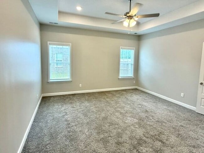 Building Photo - Now Leasing a 4-bedroom 2.5 bath home in Millington