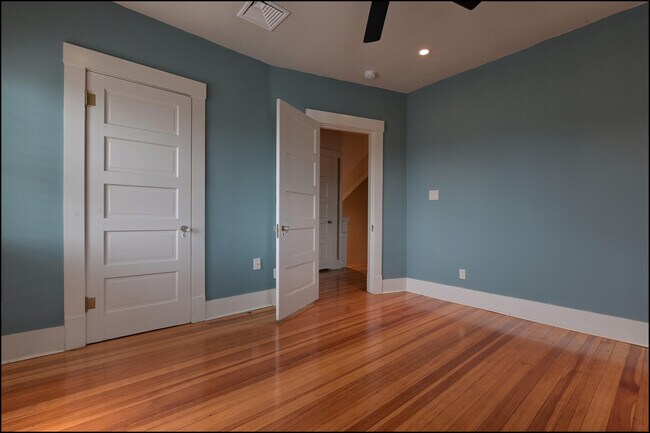 Building Photo - 1420 Hawthorne St