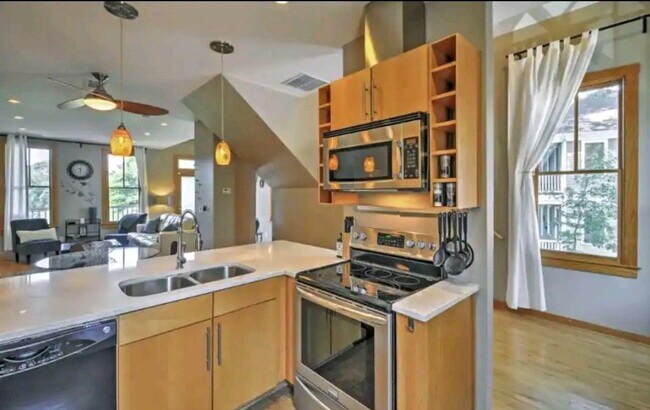 Kitchen - 692 Kirkwood Ave SE