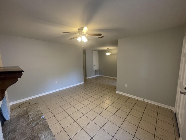 Building Photo - 7047 Meadow Park Ave