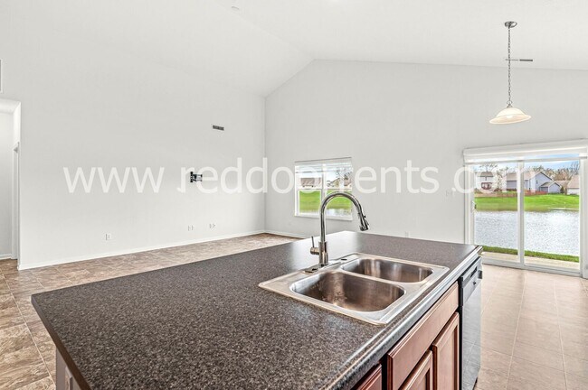 Building Photo - Family-Friendly Fortville Living