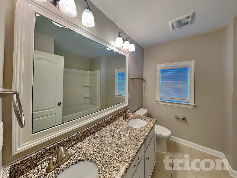 Building Photo - 1716 Great Rd