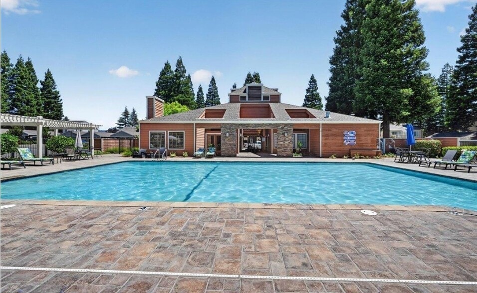 Pool - 364 Eastridge Dr