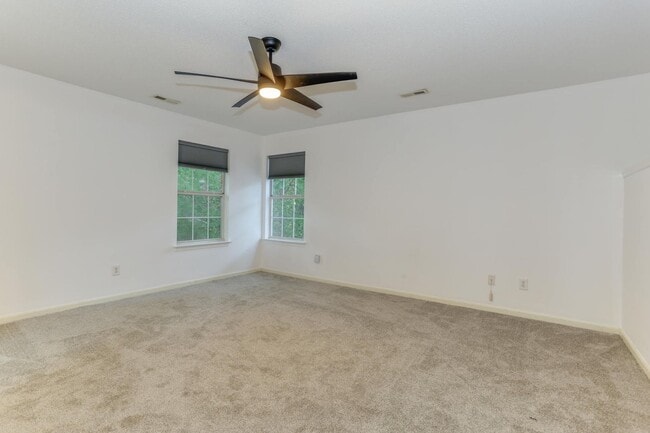 Building Photo - 119 Brassie Dr