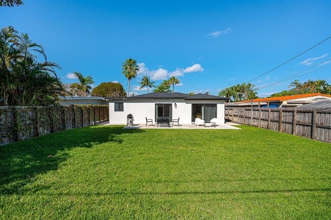 Building Photo - 1604 NE 16th Ave