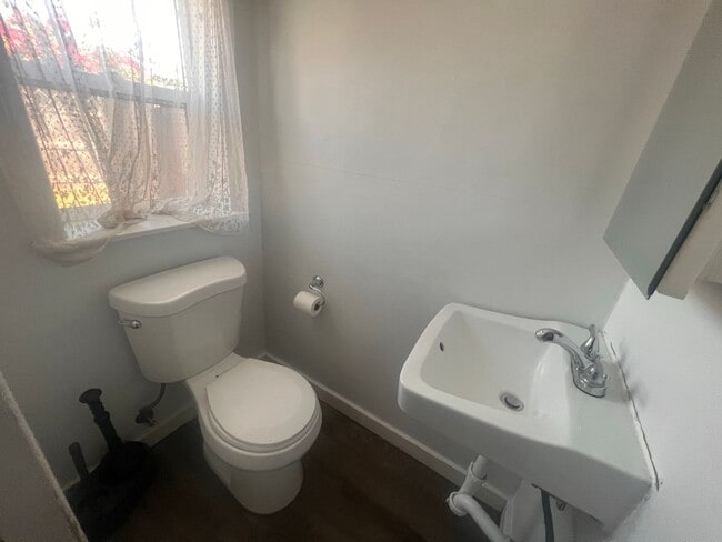 Building Photo - MOVE IN SPECIAL!!!  2BR/1BA House w/ bonus room available FOR RENT NOW!