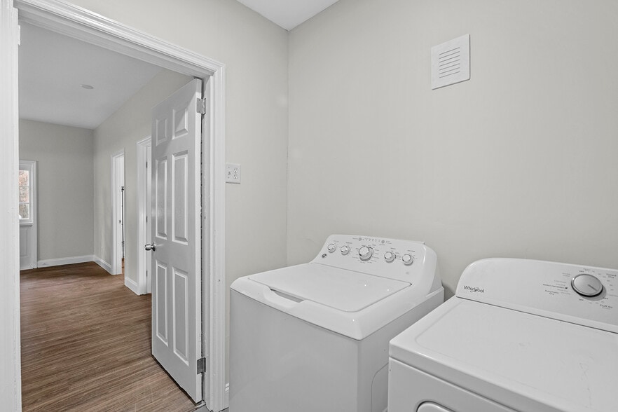 Building Photo - 431 Arlington Rd N