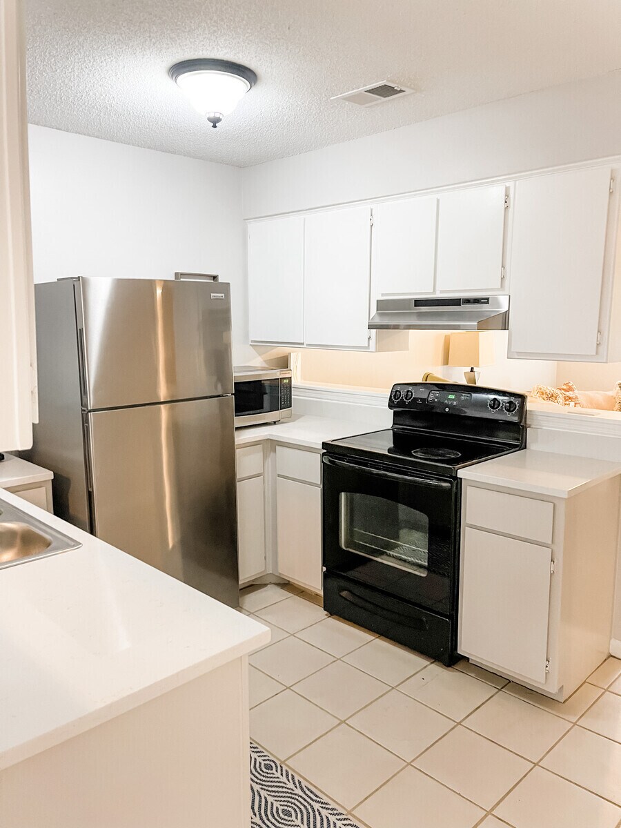 Building Photo - 120 Wisteria Ct