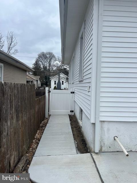 Building Photo - 724 Willitts Ave