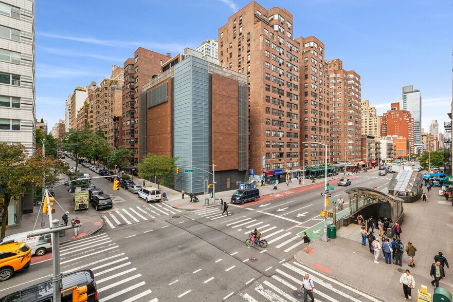 Building Photo - 1310 2nd Ave