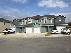 Building Photo - Town home for rent