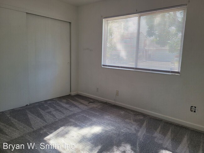 Building Photo - 3 br, 2 bath House - 3026 Pear Street