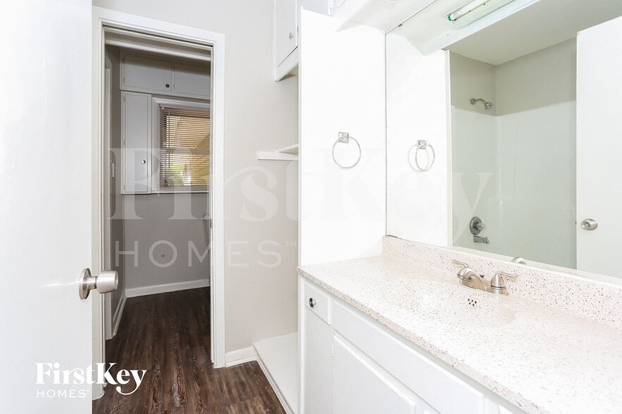 Building Photo - 1624 Oakland Blvd