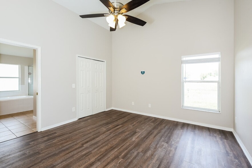 Building Photo - 1035 Pine St