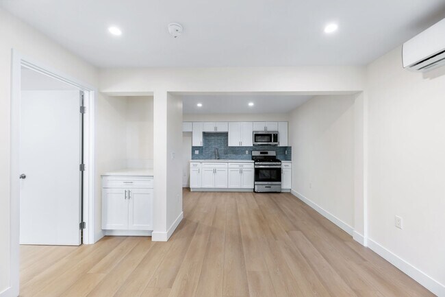 Interior Photo - 6151