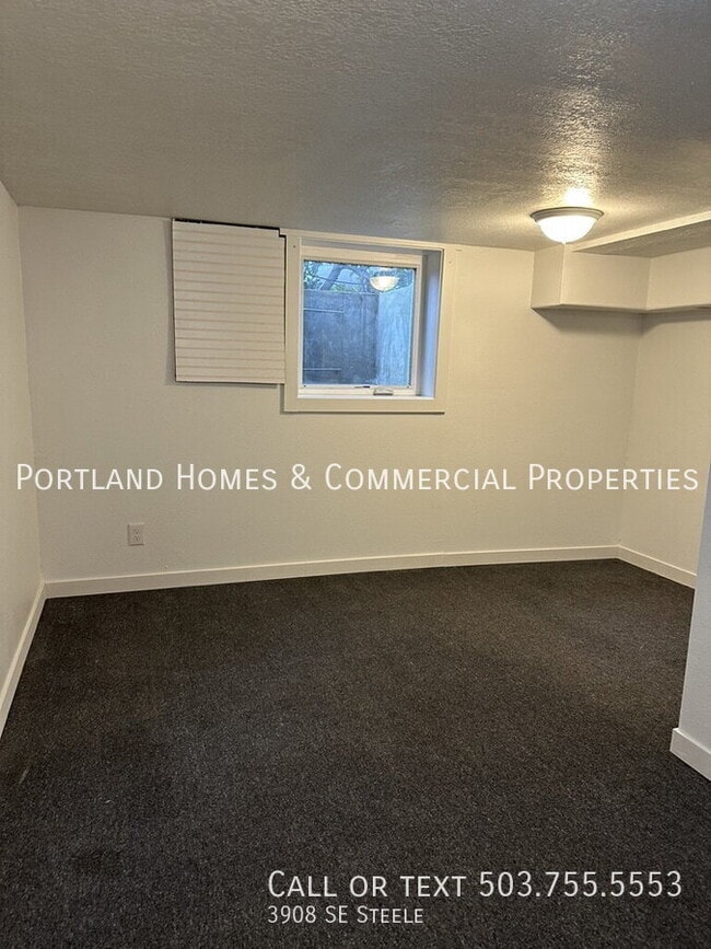 Building Photo - 3908 SE Steele-