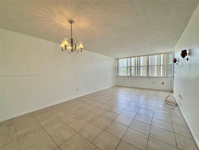 Building Photo - 1300 NE Miami Gardens Dr