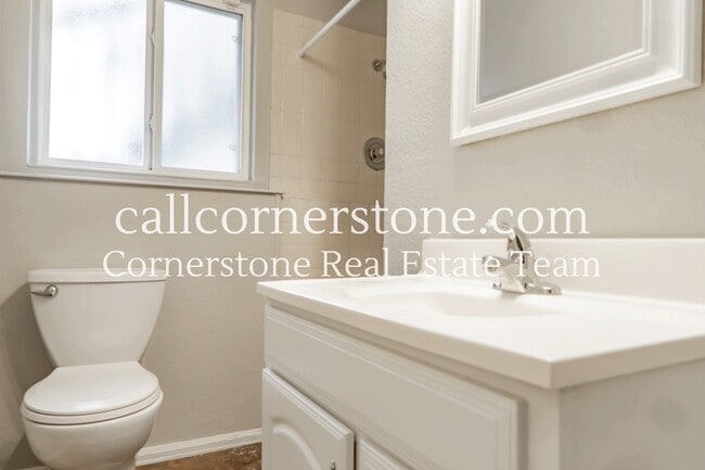 Building Photo - 3614 Regis St