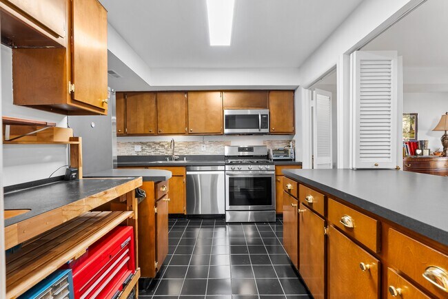 Building Photo - 110 Cross Keys Rd