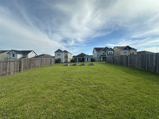 Building Photo - 11079 N Lake Mist Ln