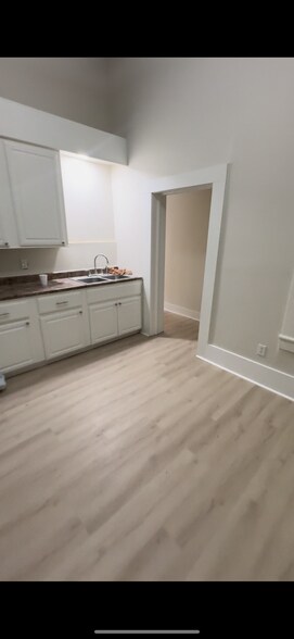 Kitchen - 2006 Cherry St