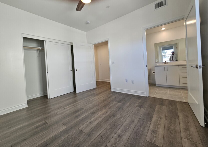 Master bedroom - 925 Madonna Rd