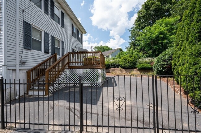 Building Photo - 17 Cedar Ct