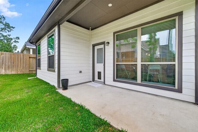 Building Photo - 305 Rise Ln
