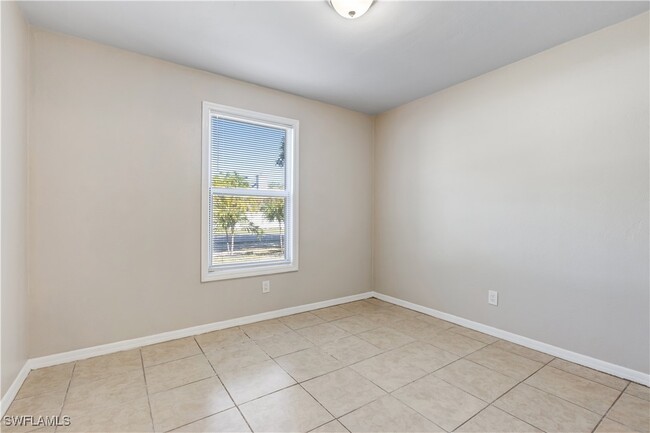 Building Photo - 5453 16th Pl SW