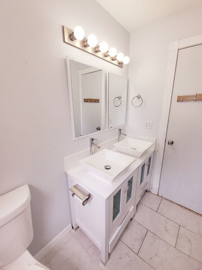 Building Photo - For Rent | Hidden Glen Community | 4 Bed, 2 Bath + Private Pool Oasis