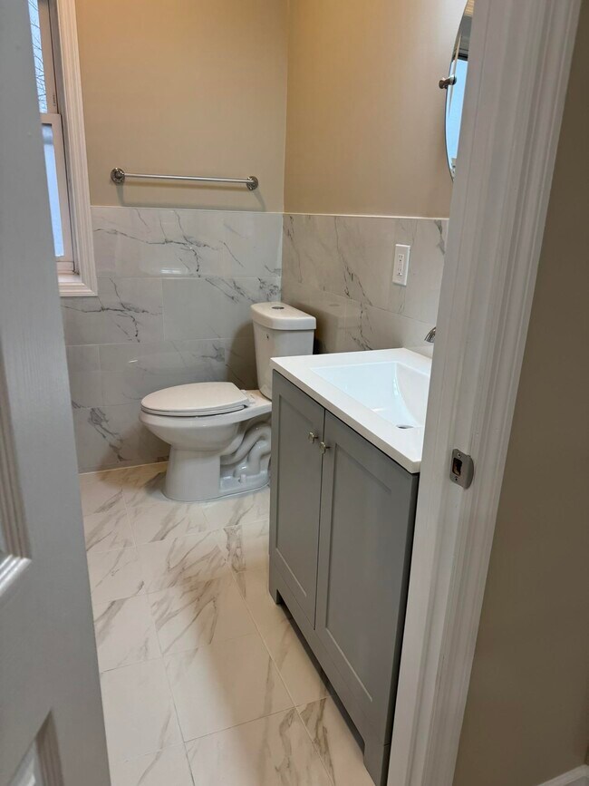 Building Photo - 7506 4th Ave