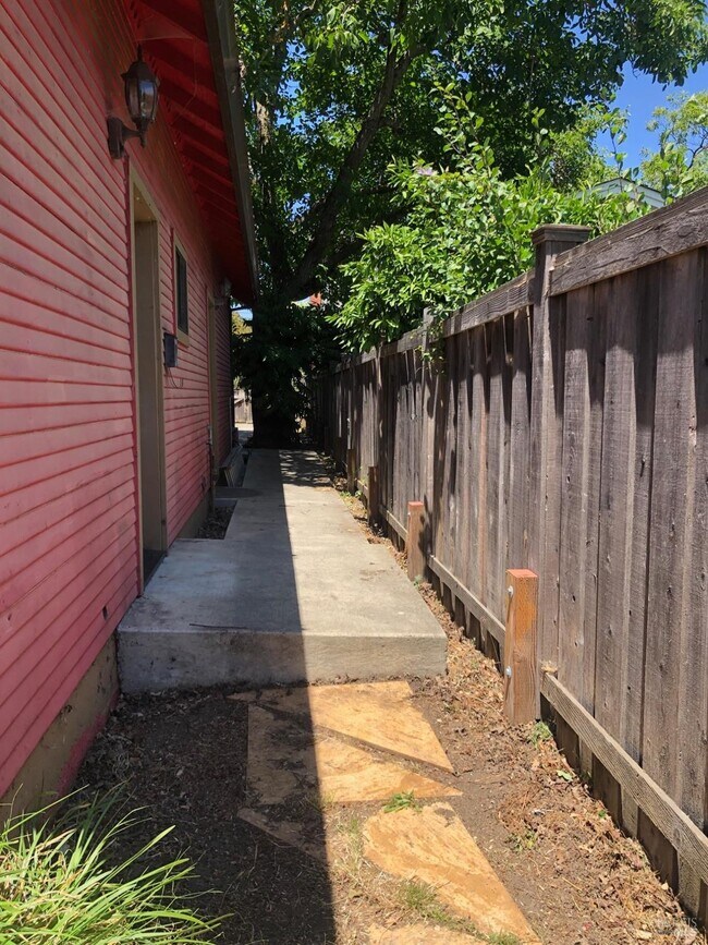 Building Photo - 334 Ridgway Ave