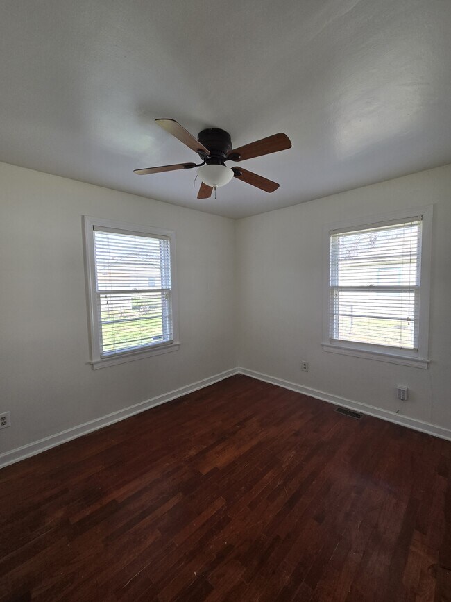 Building Photo - 2248 E Aloma St