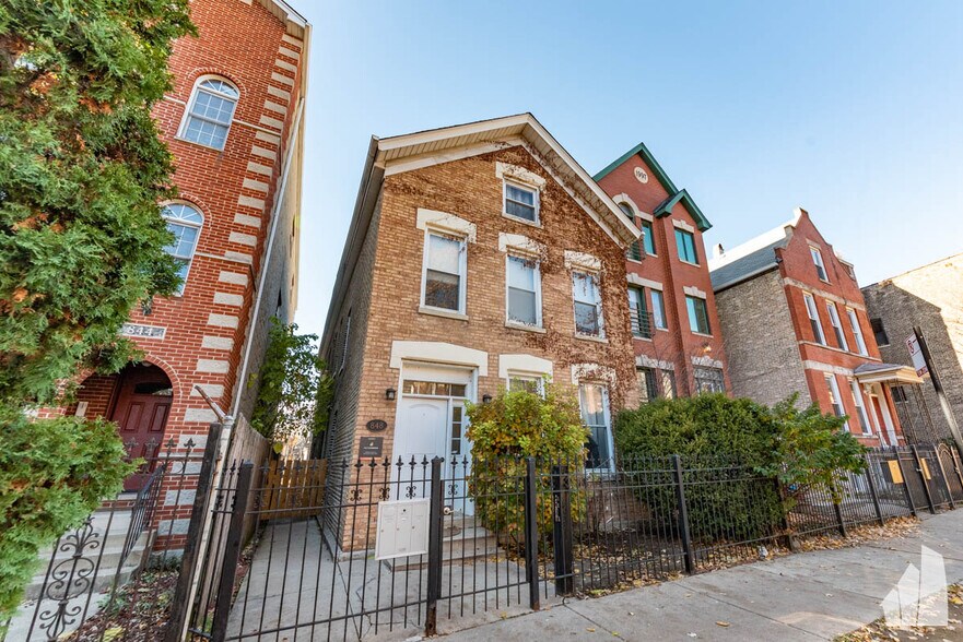 Building Photo - 848 N Wood St