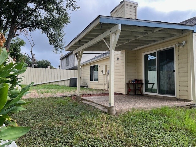 Building Photo - 1803 Foxlake Dr