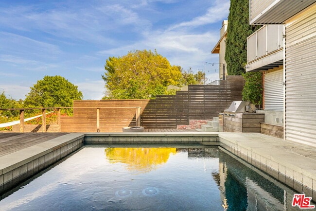Building Photo - 4075 Los Nietos Dr