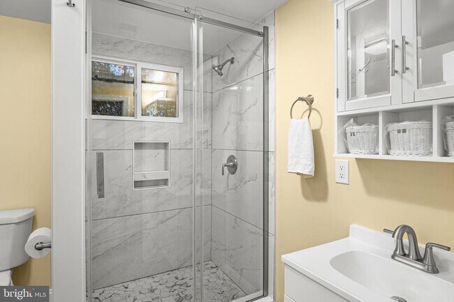 Building Photo - 35 3rd Ave