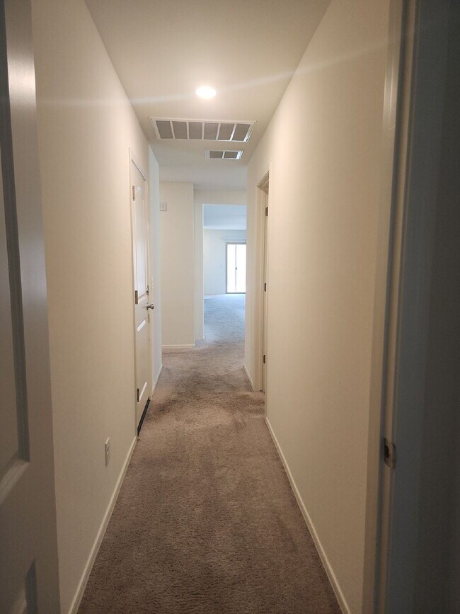 Building Photo - "Spacious 4-Bedroom Oasis in Casa Grande w...