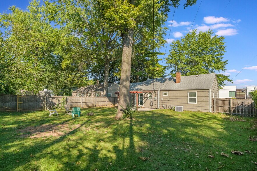 Building Photo - 4809 W 75th St