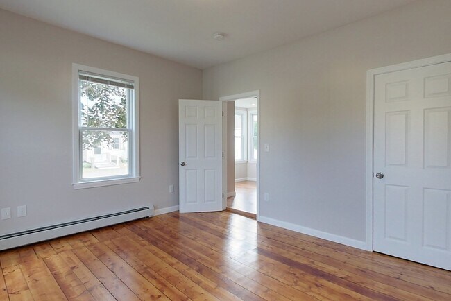 Building Photo - 520 Main St