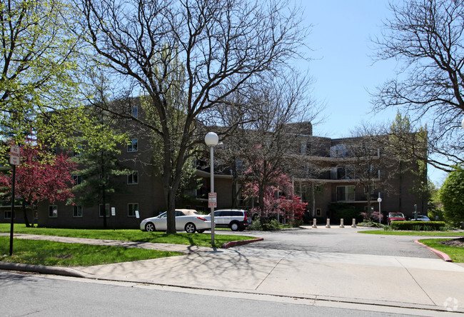 Primary Photo - College Park Apartments