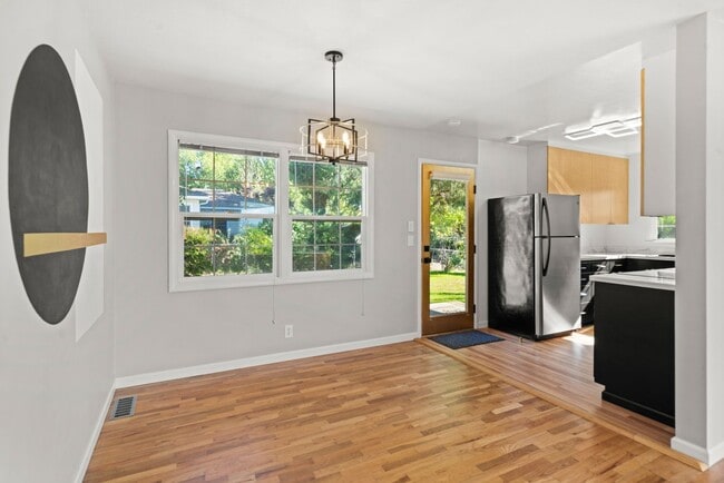 Building Photo - 3 Bedroom 3 Bath House