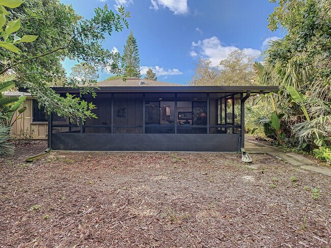 Building Photo - 697 St Andrews Cir