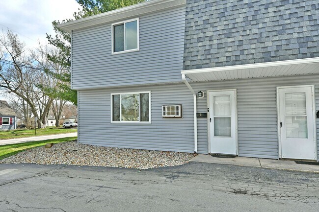 Building Photo - 72-78 S Roanoke