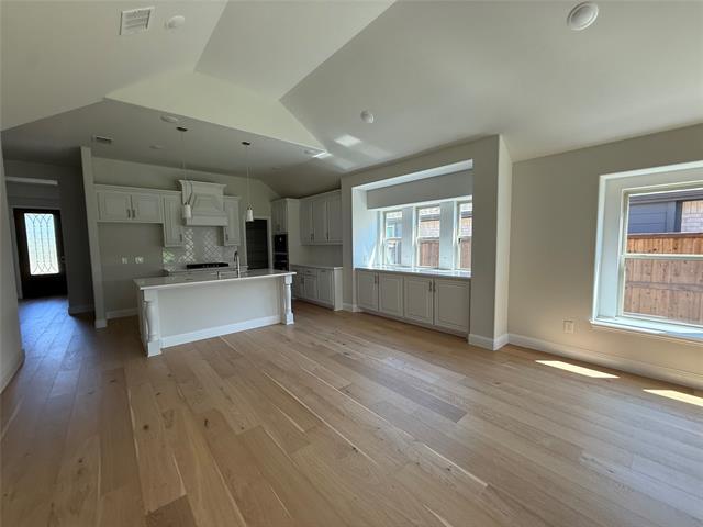 Building Photo - 302 Kettlewood Dr