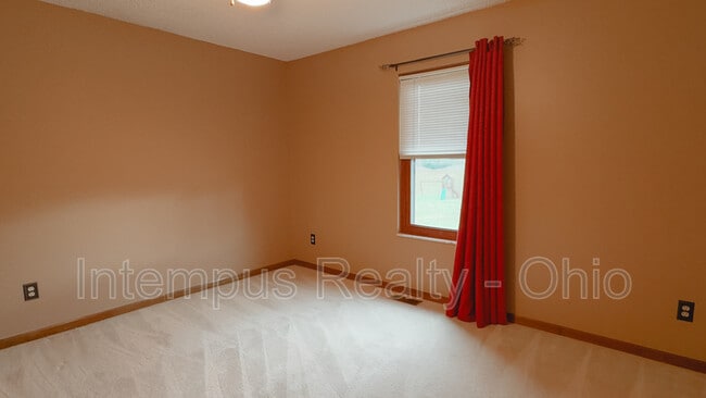 Building Photo - 370 Glenside Ln