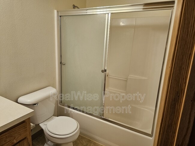 Building Photo - 6101 NE 44th Cir